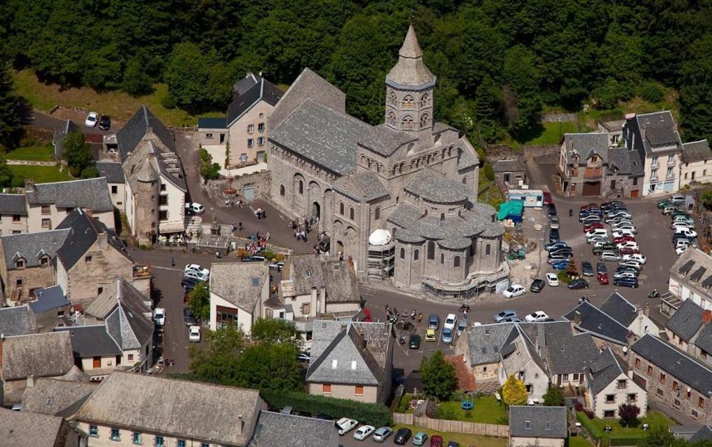 Iris, Gite Saint Antoine, Orcival, Entre Sancy Et Volcans D'Auvergne Exterior foto